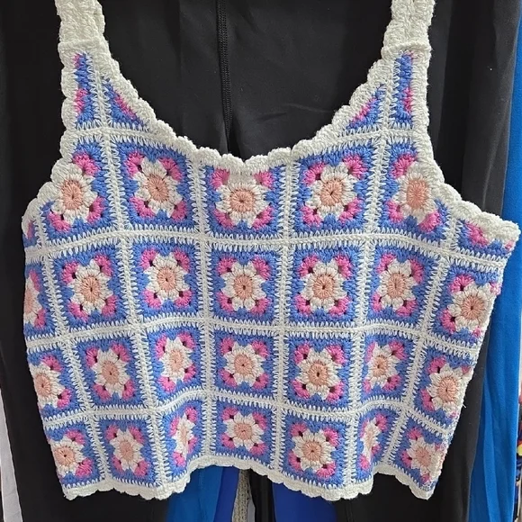 POL Blue Crochet Floral Square Crop Tank - Picture 3 of 5